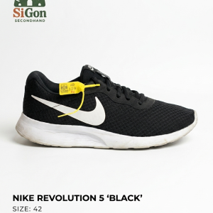 Nike Revolution 5 "Black" - Size 42 - Mới 90%