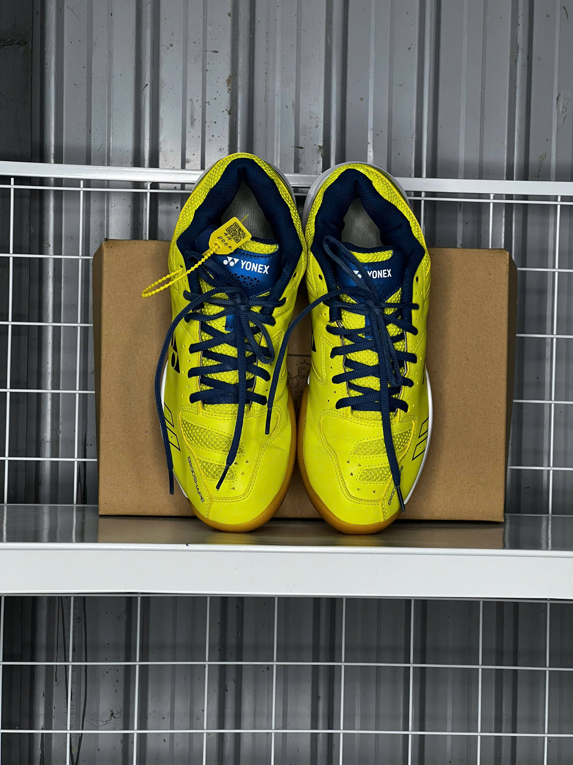 Yonex Power Cushion 210 Bright Yellow - Size 44 - Độ mới 95% - Ảnh 2