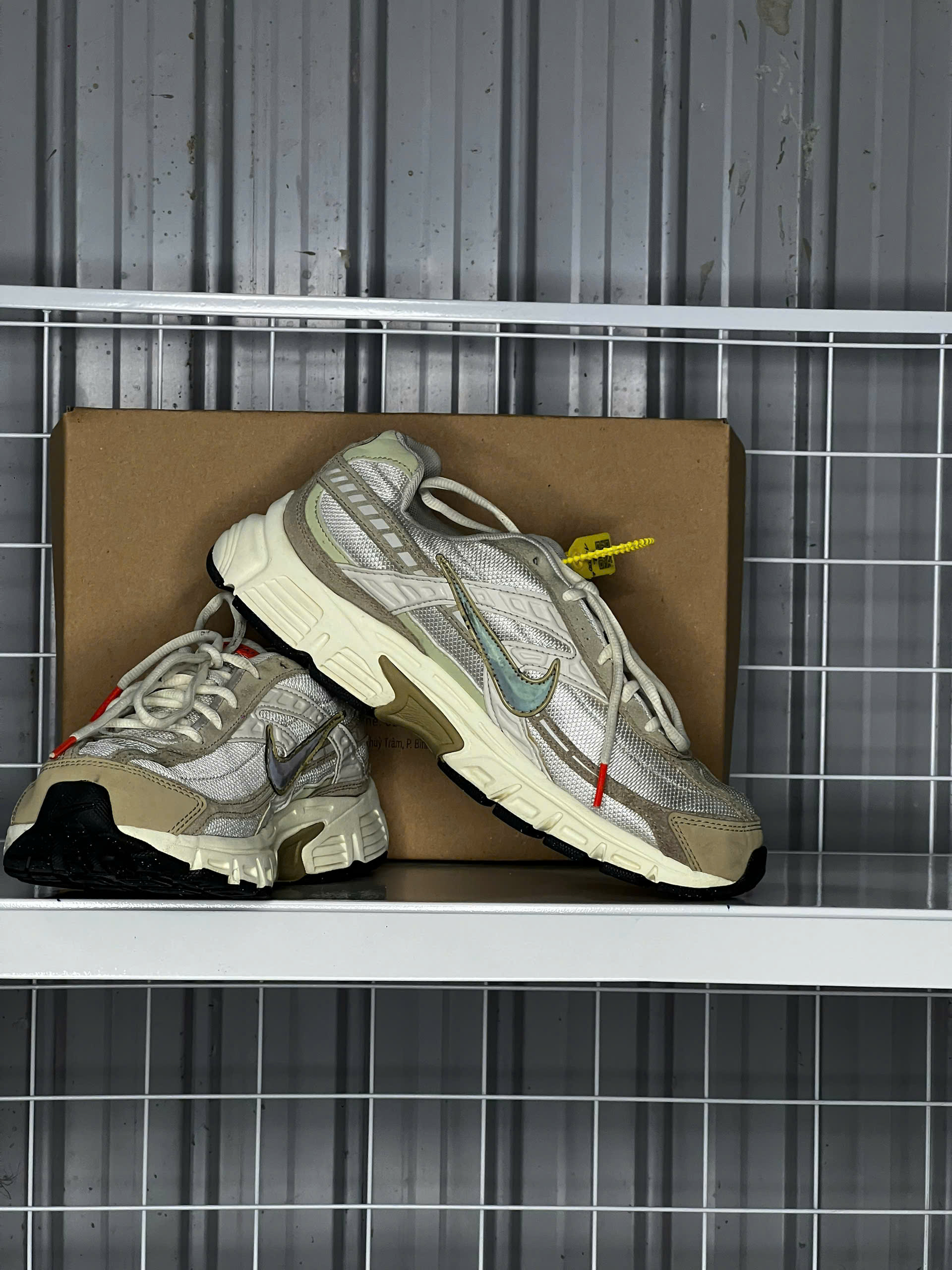 Nike Initiator Metallic Light Orewood Brown - Size 42 - Độ mới 95% - Ảnh 3