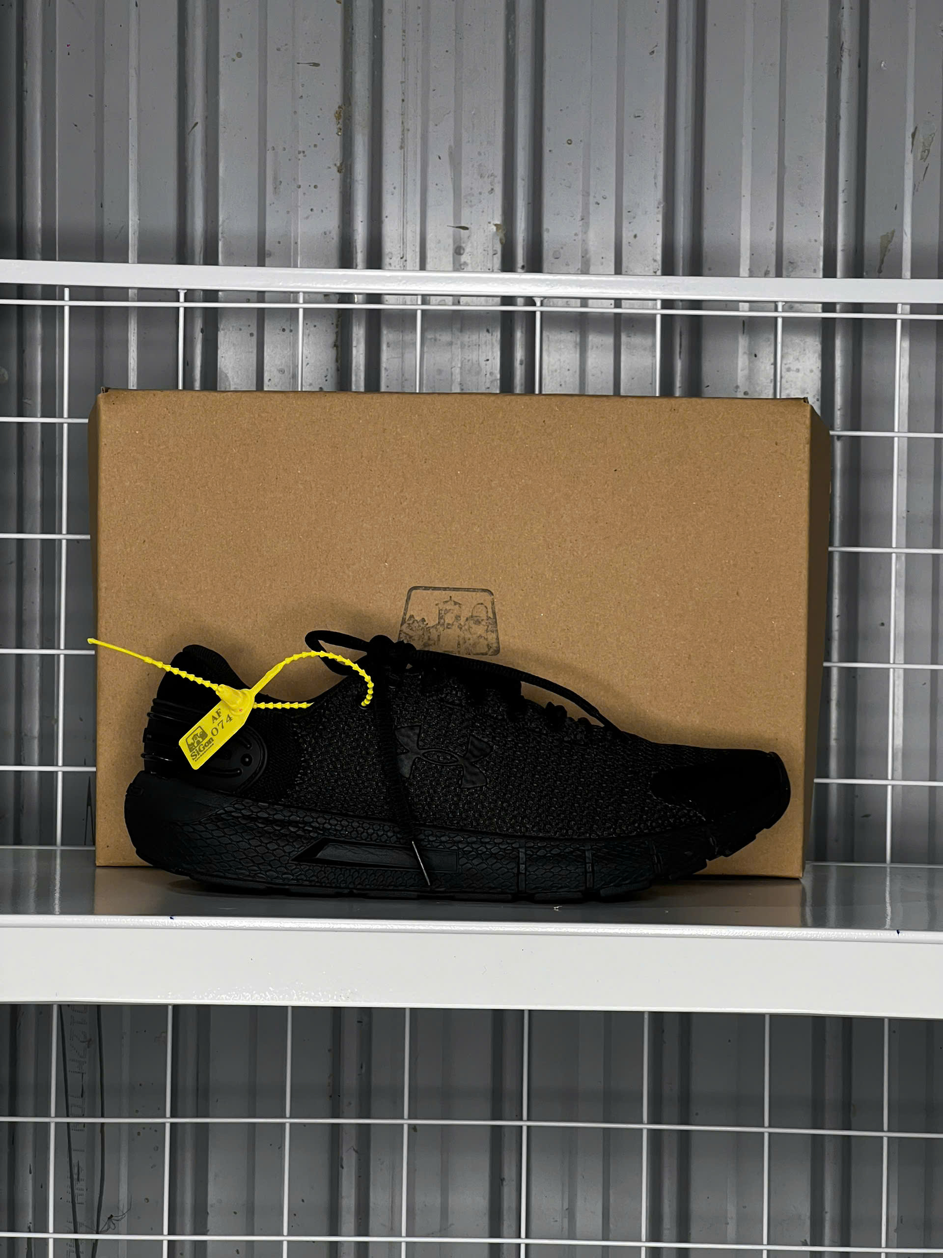Under Armour Charged Rogue Triple Black - Size 43 - Độ mới 95%