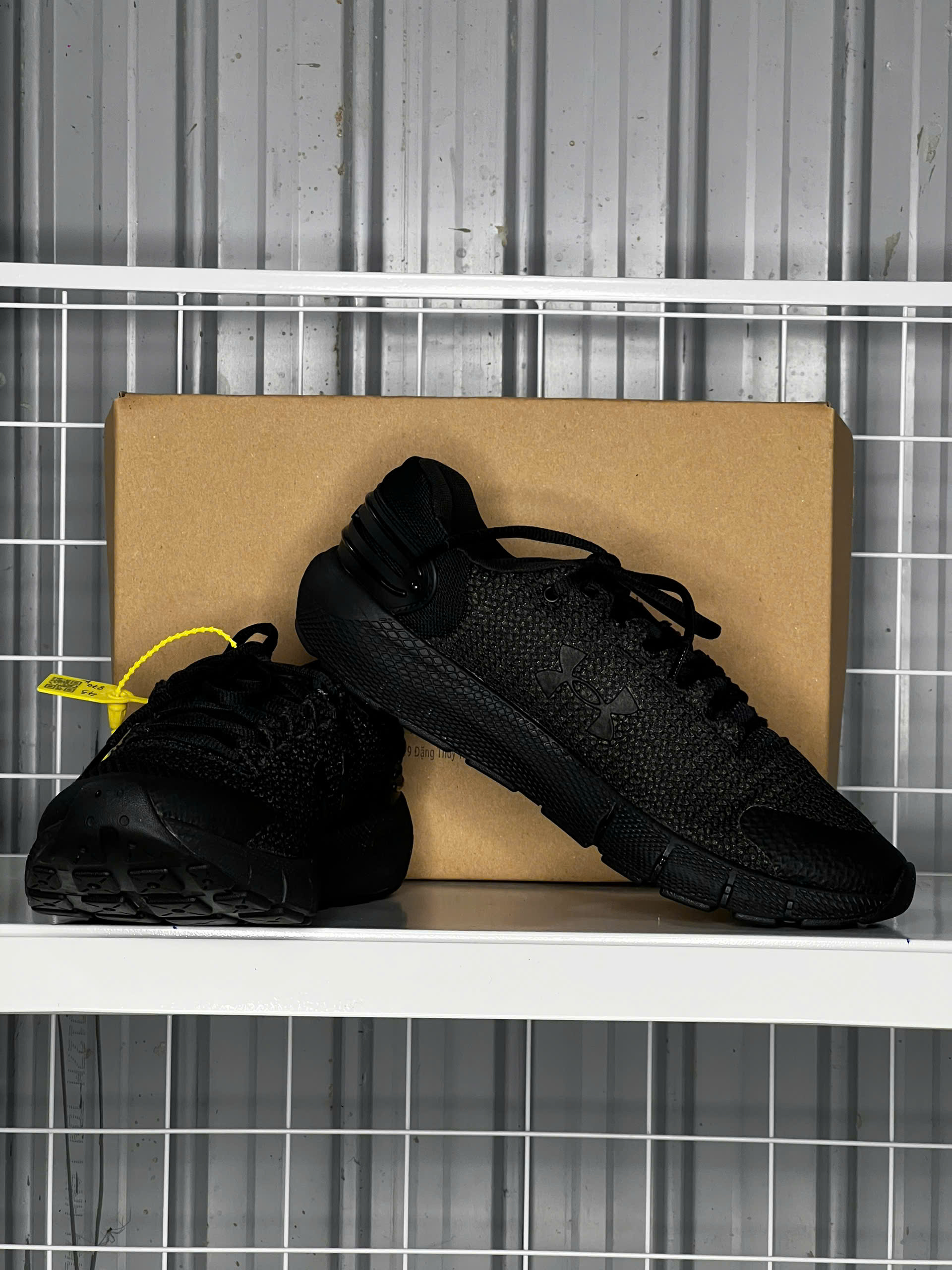 Under Armour Charged Rogue Triple Black - Size 43 - Độ mới 95% - Ảnh 3