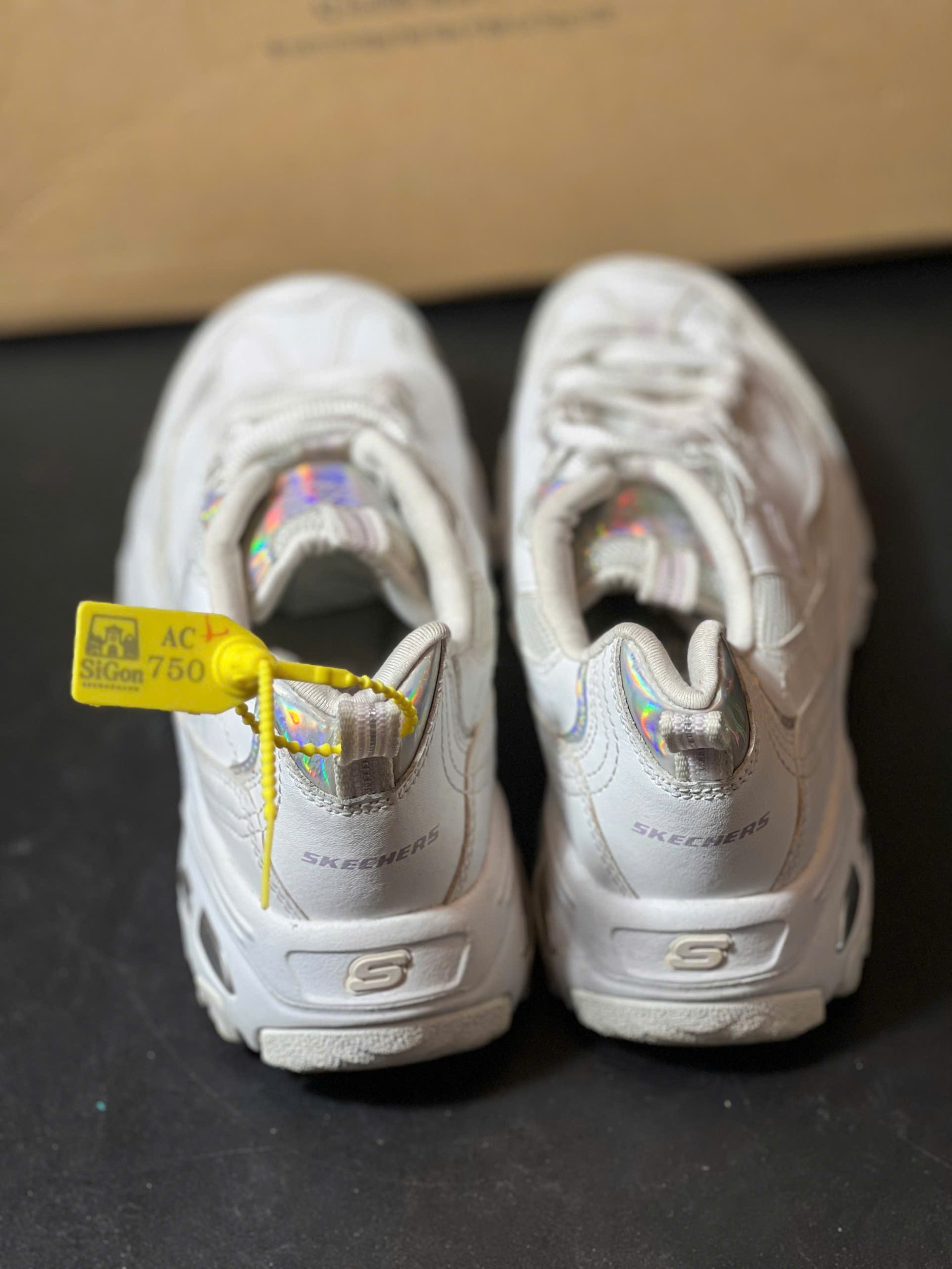 Skechers D'Lites "White Holographic" - 36 - Độ mới 90% - Ảnh 2