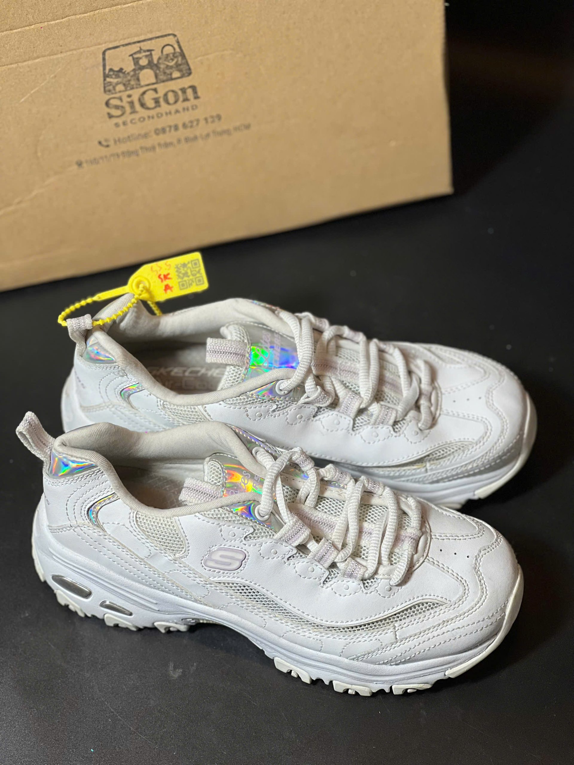 Skechers D'Lites "White Holographic" - 36 - Độ mới 90%